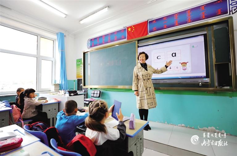 我们的新学期生活充满快乐！